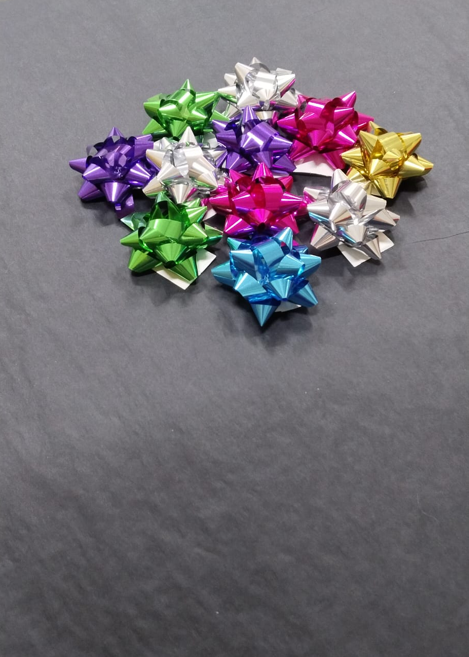 50x70 Cm Pelur Kağıdı + Yapışkanlı Yıldız Paket Süsü Siyah - 10 Adet Pelur + 10 Adet Süs